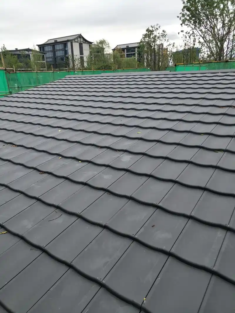 新中式平板瓦,曲面建筑屋顶高分子瓦安装展示