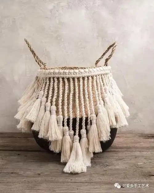 做完挂毯或编完包包剪下来的剩余棉绳,编几根流苏挂件简直美爆了!