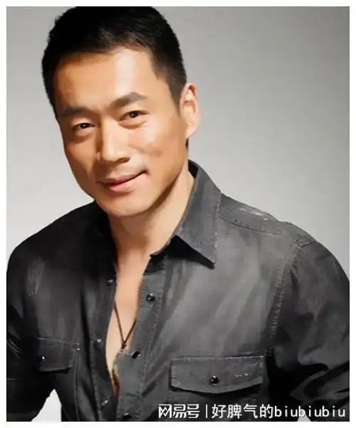 丁海峰娶大2岁初恋带患癌妻子赴美奢华生活如今成人生赢家