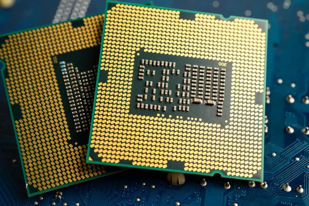 锐龙r7 7840h和酷睿i5 13500h区别大吗?笔记本选哪个好?