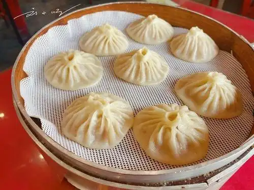 我到河南省著名的历史文化名城开封旅游,朋友带我到一家名叫"一品楼"