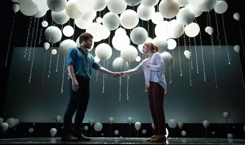 王翀导演·新浪潮戏剧《平行宇宙爱情演绎法》