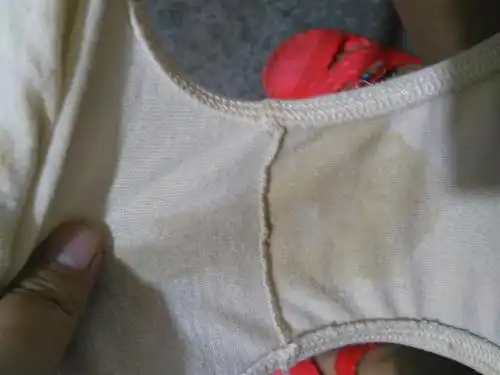 孕39周4天 早上起来感觉下面有一股水流出来 但是不多 无色透明的这是