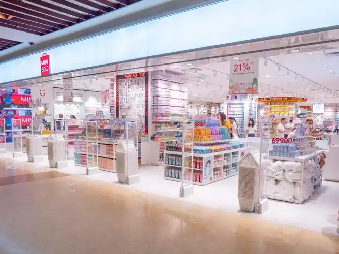 名创优品miniso印尼最大门店焕新升级,吸引众多年轻消费者打卡!
