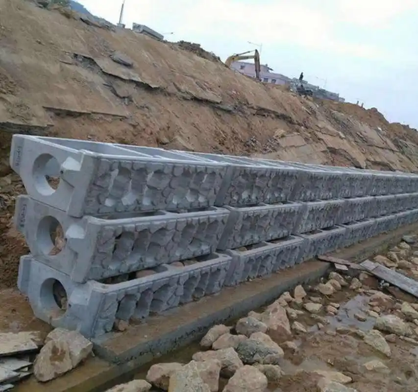 阶梯护坡模具又叫阶梯式生态框模具,是生态框模具的一种,主要用于河道