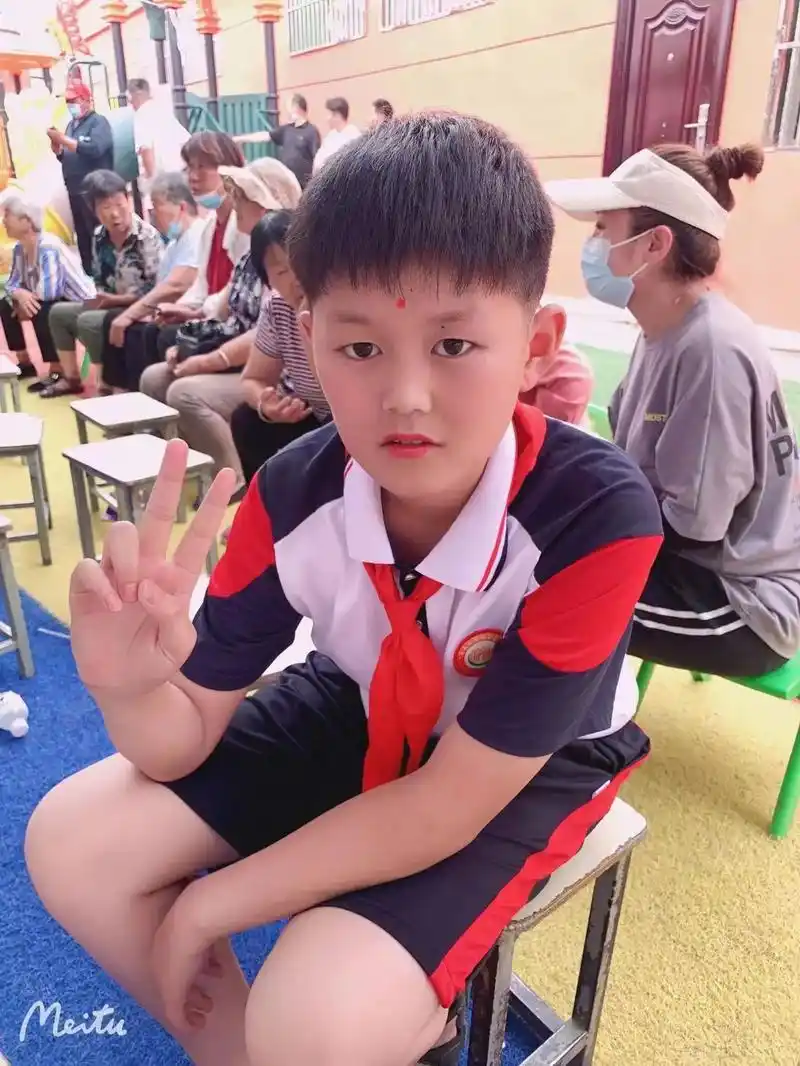 胖小学毕业了,#只有照片能记录这份珍贵 #愿你们健康快乐成长 - 抖音