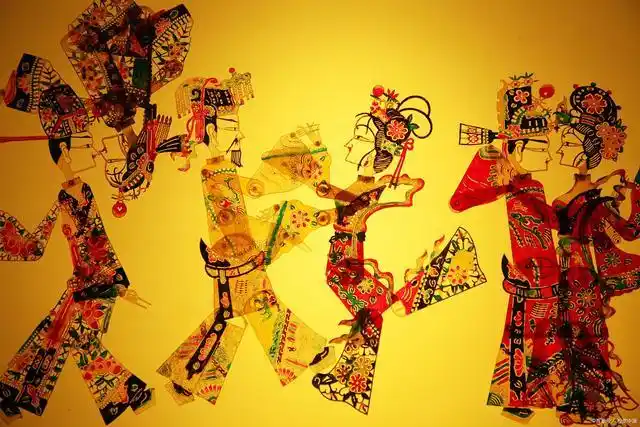 皮影制作技艺汲取了戏剧脸谱,汉代画像石等艺术特点