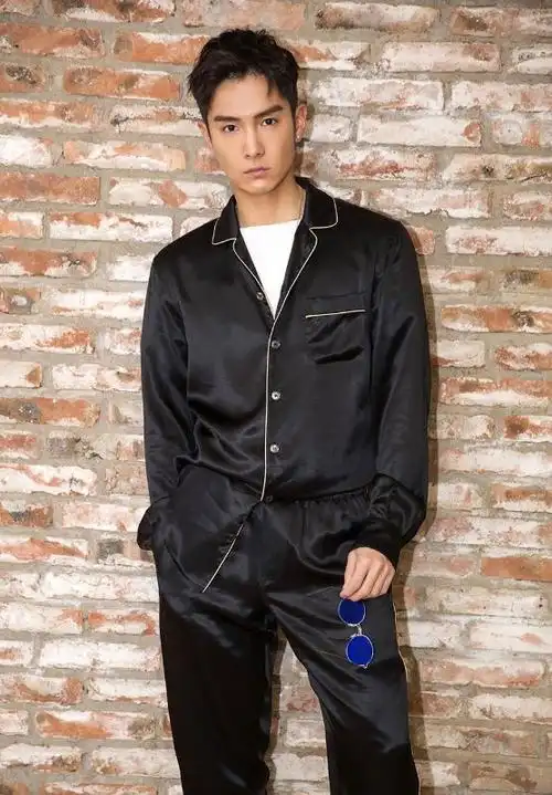 肌肉男:盛一伦超级帅的照片-小虾米