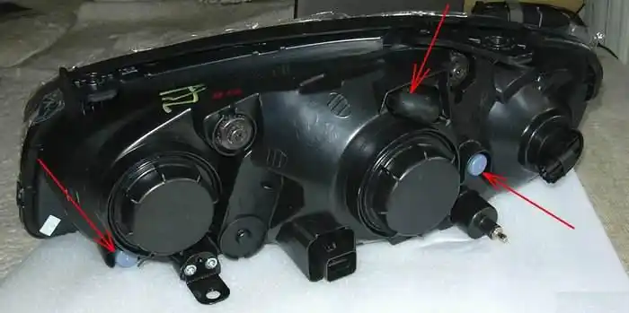 大灯进水,莫名起雾怎么办?清风车影灯改教你轻松解决!