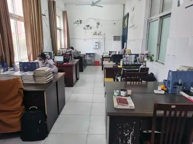 办公室评比我最美"——记息都实验学校初中部12月份最美办公室评选