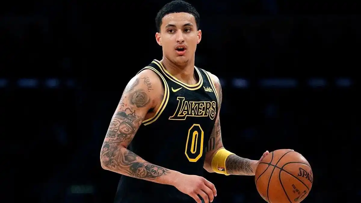 湖人还能补强美媒建议与步行者推2换3方案小黑库兹马成筹码