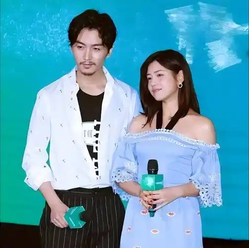 陈妍希男闺蜜身份曝光:帅气不输陈晓,外网互动暧昧,直接喊老婆!