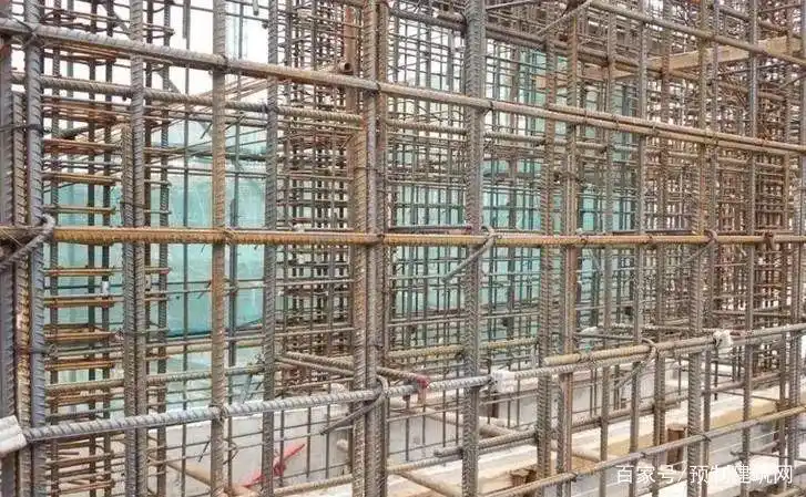 剪力墙水平钢筋放在内侧还是外侧?地下室剪力墙呢?规范条文!