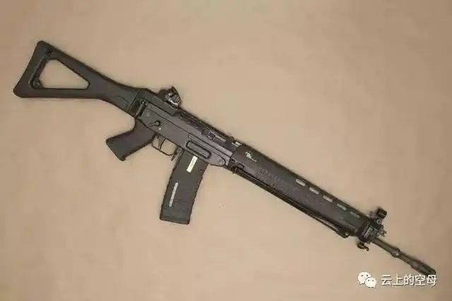 瑞士突击步枪很受欢迎使用国家众多产量六十万支