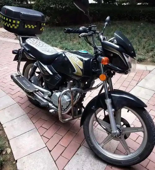 济南轻骑铃木骏驰125摩托车