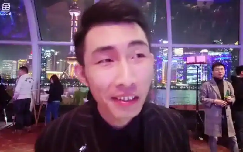 【寅子】欧冠之夜!将头发梳成大人模样,穿上一身帅气西装 2019.04.11