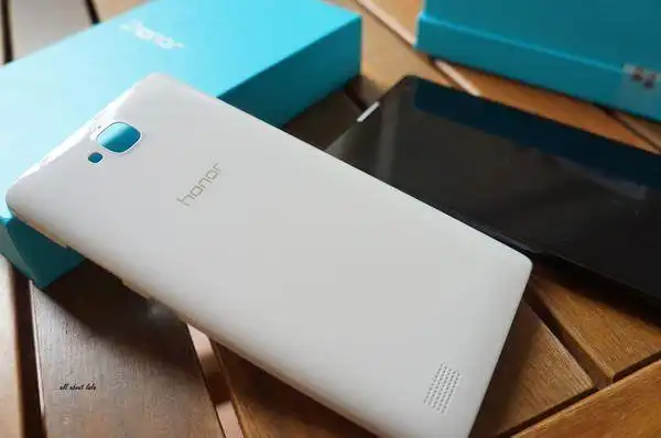 超值平价智慧型手机 华为荣耀3c开箱 空机不到5000元