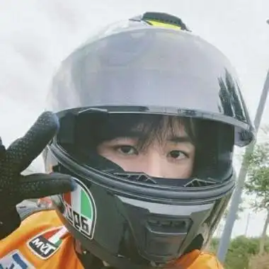 机车头盔头像男高清帅气的优质头像男戴头盔图片男生头像美头