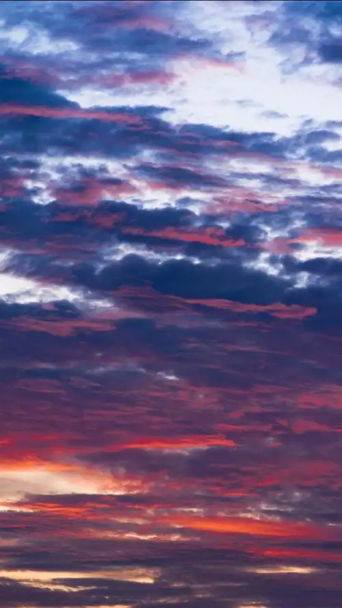 火烧云的描写,取自萧红的《呼兰河传》,现在读起来还是很有感觉:天空