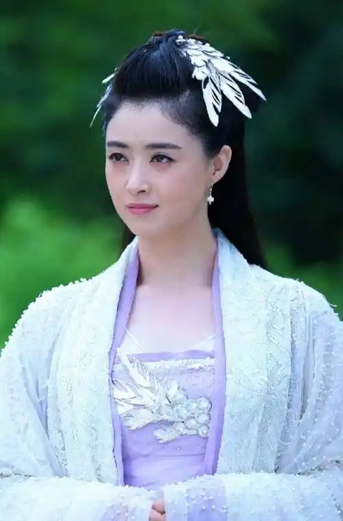 气质女明星:蒋欣,穿古装的形象简直美呆了_新疆维吾尔_角色_华妃