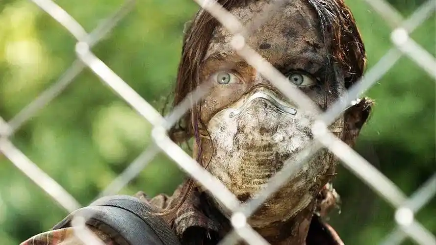 末日丧尸病毒爆发丧尸占领世界,幸存者用粪便涂满全身盖住气味