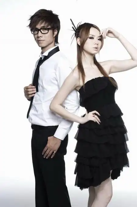 明天你是否依然爱我袁成杰戚薇定装照3