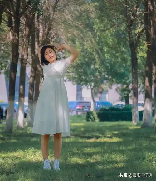 树林人像摄影摆姿大全家边小公园就能拍出来新手模仿学习吧