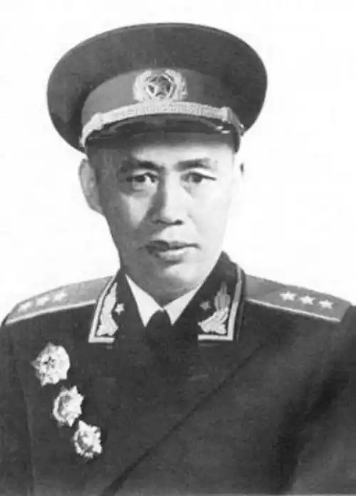 解析30年参加红军的55年上将在52年的职级与55年的授衔授勋