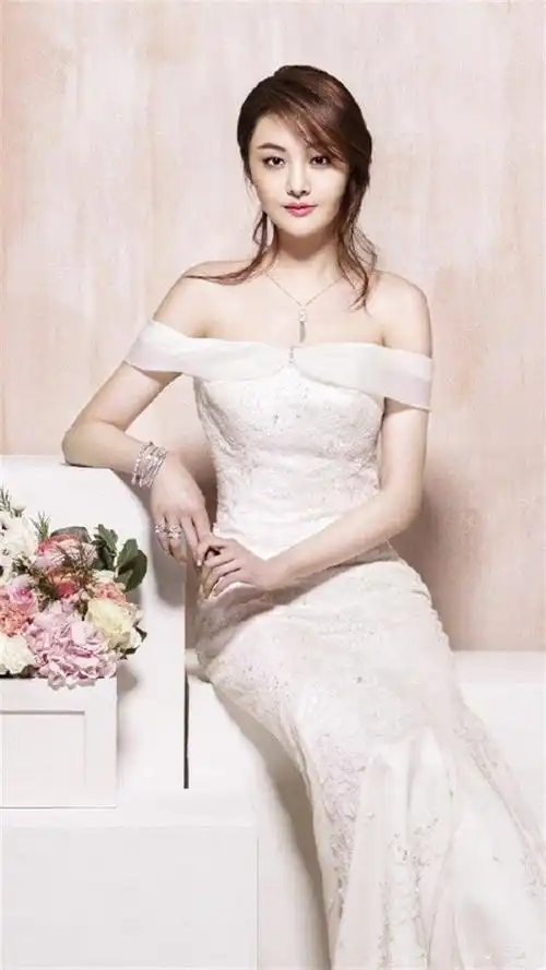 优雅甜美公主郑爽婚纱照