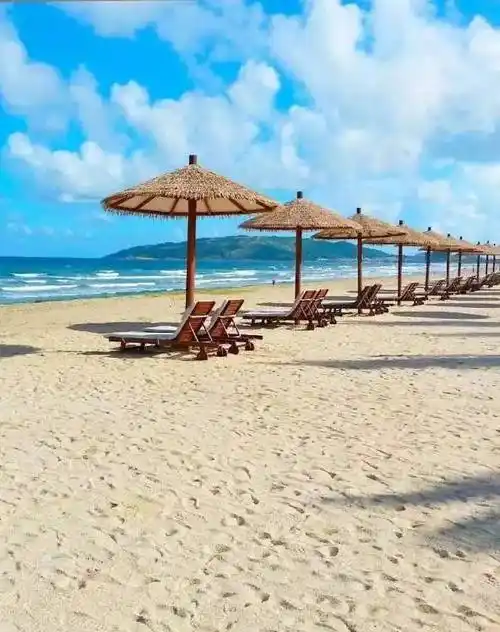 楼下是沙滩,入住送海鲜餐!