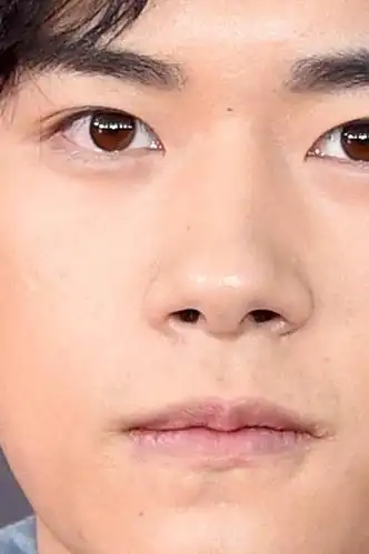 易烊千玺外媒无修图脸蛋也这么能抗!可鼻子问题有点恶心了吧