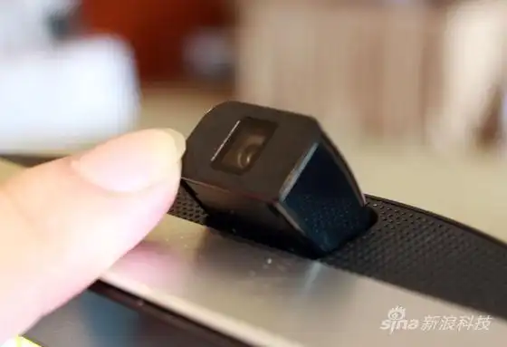 摄像头采用可隐藏式设计