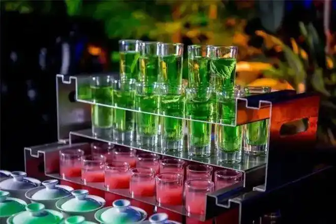 1—彩虹斗酒彩虹斗酒酒是热的哟,可驱寒暖身入口温暖略熏