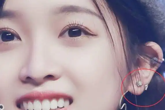 女人双珠朝海的面相生来仁慈又善良福气深厚能旺夫