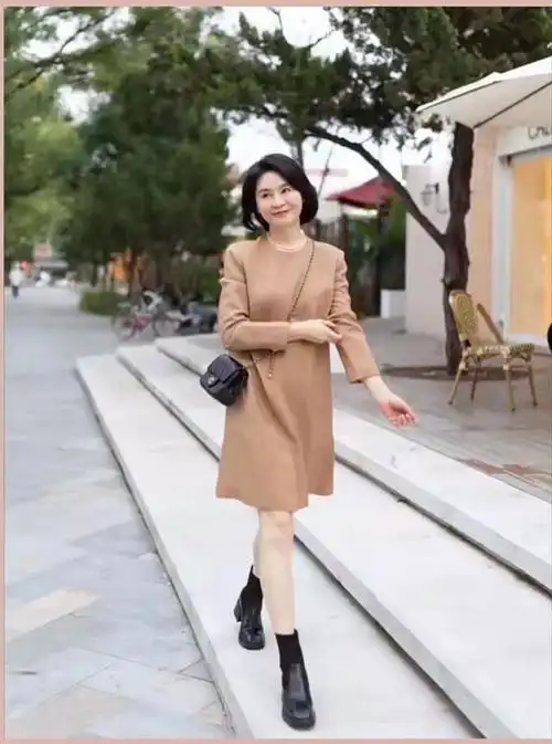50岁女人穿搭想要知性优雅!学她这样穿,轻松赢得体面和高级感
