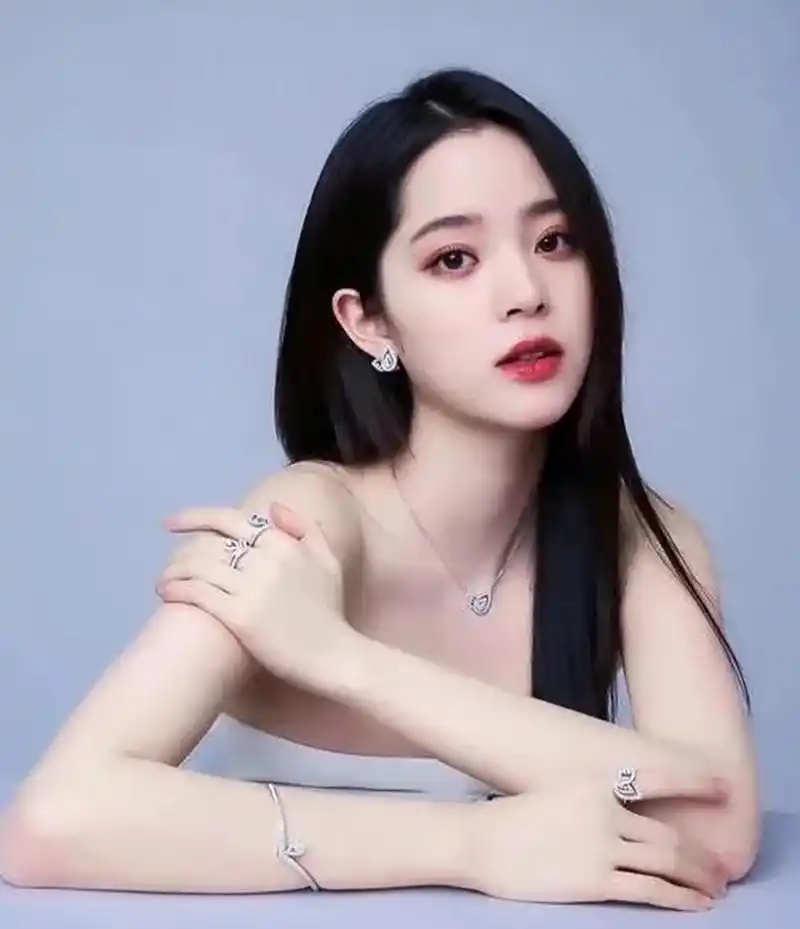 名牌珠宝宣布欧阳娜娜代言,引发台网友酸味十足  近法国某珠宝品牌