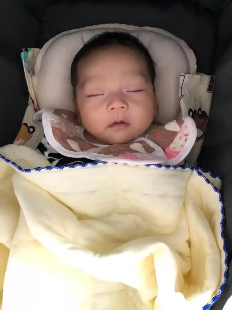 会下载网红宝宝的照片,但是觉得挺像的,长大的照片再对比一下 - 抖音