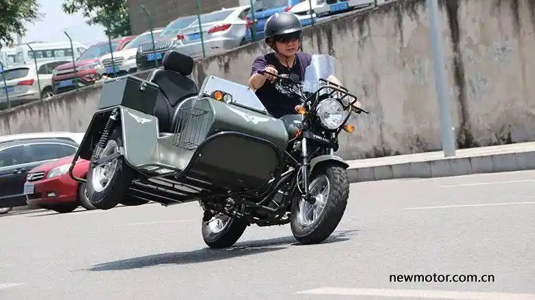 媒体测评丨轴传动200cc带倒档银钢新款边三轮