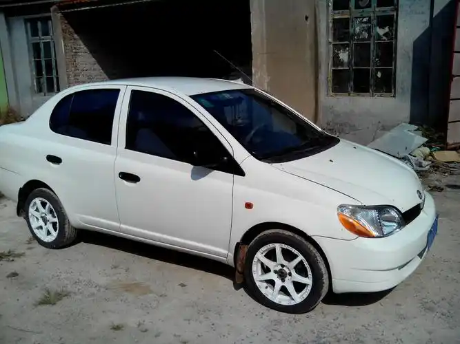 曾经被国人遗忘的经典世纪广场之夏利2000