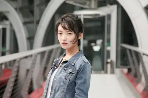 151202新闻◇蚂蚱开播 林源演绎 "护爱"烽火佳人