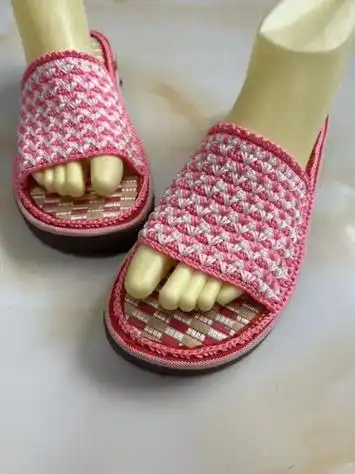 手工钩织拖鞋