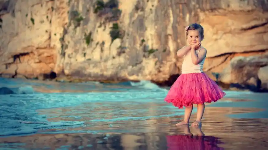 海边小女孩壁纸