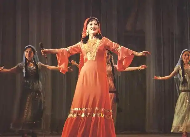 女歌手远征个人资料 远征简历及个人资料 - 歌词译