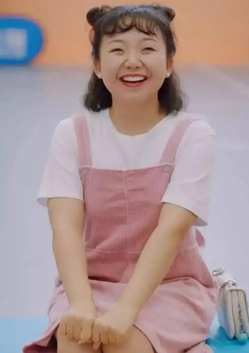 辣目洋子新身份,新造型亮相,好气质真惊艳!无刘海造型更加耐看