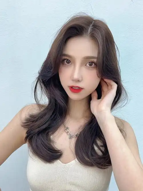 玫丽盼栗棕色风格印象 自然 柔美 清新#重庆染发/重庆烫发/重庆做头发