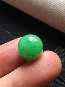 翡翠珠子散珠冰种阳绿图片