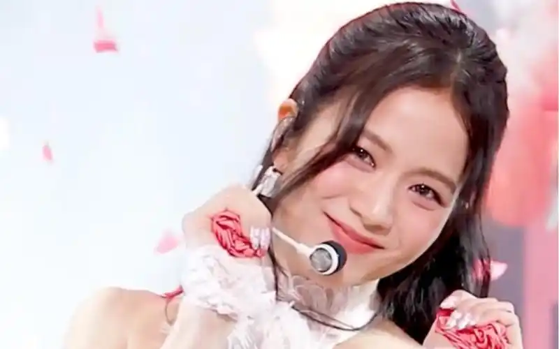 230416.jisoo金智秀93人气歌谣带来《flower》舞台直拍版