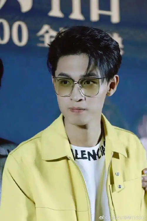 秦霄贤超话90#秦霄贤未来可期#2021年11月10日,扬名立万上映前一天.