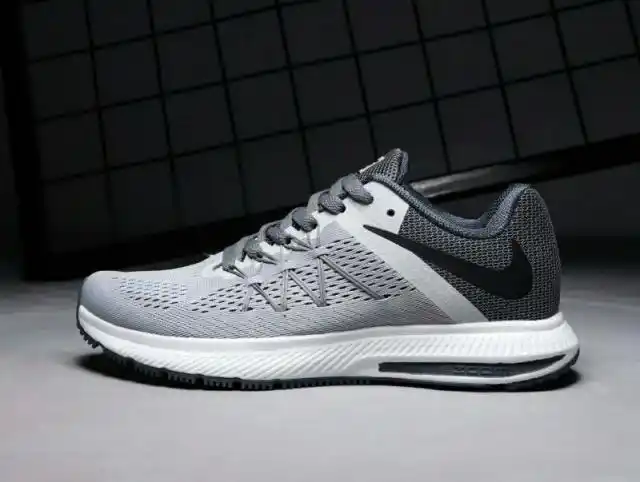 耐克/nike zoom 登月3代 编织飞线 缓震休闲跑步鞋 size:40-45