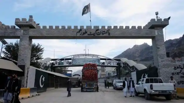 阿富汗和巴基斯坦边境交火,中方致电"巴铁",祝贺新任总统当选|塔利班